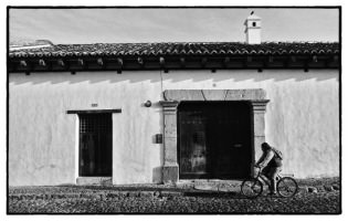 Cycliste au jour levant - Guatemala