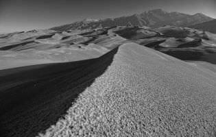 Mer de sable dans les montagnes, États-Unis